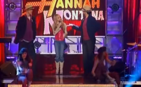 Miley Cyrus returns for emotional Hannah Montana reunion