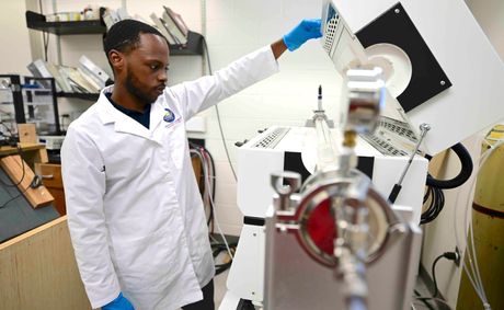 Morgan State University Physics and Engineering Physics Departments Receive American Physical Society Award for Redefining Undergraduate Physics Education Student Success