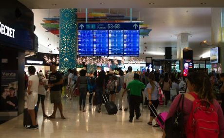 Cancún airport chaos leaves hundreds of travelers stranded
