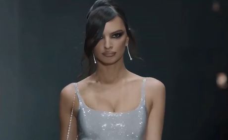 Social Media Roasts Emily Ratajkowski’s Gucci Runway Walk at Milan Fashion Week