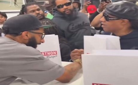 Stevie Wonder visits grand opening of Marathon Burger in Long Beach [VIDEO]