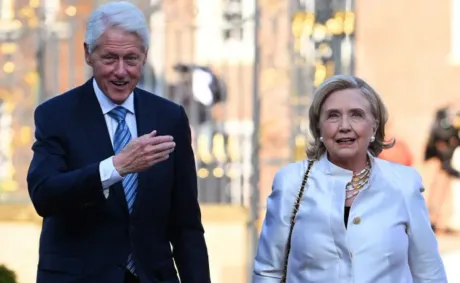 ‘He’s Done with Her’: Bill Clinton’s Casual Stroll With Hillary Takes an Awkward Turn When He Accidentally Pushes Her Toward Traffic, But When He Bumps Her Again Seconds Later, Onlookers Start Reading Between the Lines