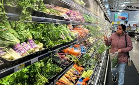 US economy expanded at sluggish 0.7% in fourth quarter