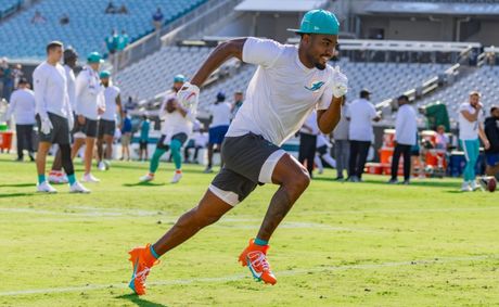 Is Jaylen Waddle worth 3 draft picks for the Broncos?