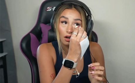 Sam Frank Breaks Down in Tears, Says God Saved Her From OnlyFans Addiction