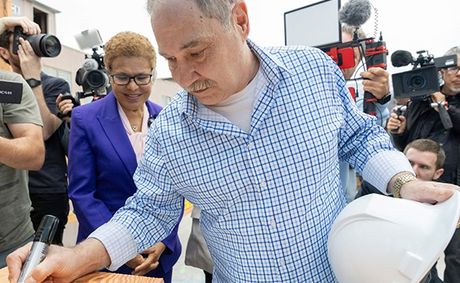 Officials unveil plans for apartment project for veterans