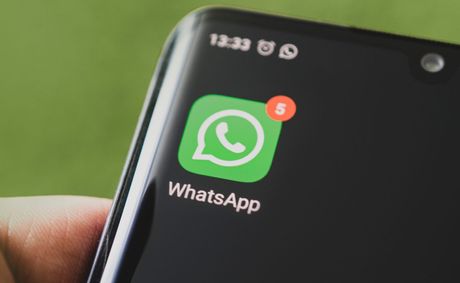 WhatsApp users are falling for a dangerous fake app