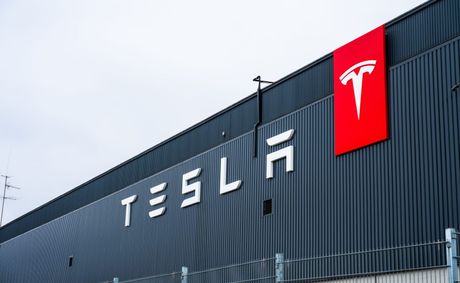 2 Las Vegas drivers sue Tesla over alarming autopilot crash