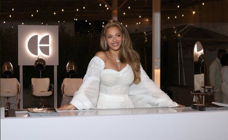 Beyoncé Brings The Stars Out To The Cécred Hair Show In Celebration Of New Styling Collection