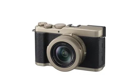 Panasonic’s Lumix L10 is a formidable compact for travelers