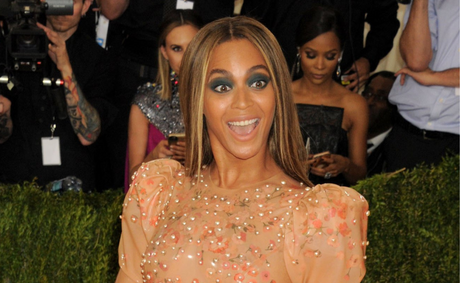 Beyoncé Trends After Clip Shows Her Sitting On Old White Guy’s Lap During Michael Jackson Call