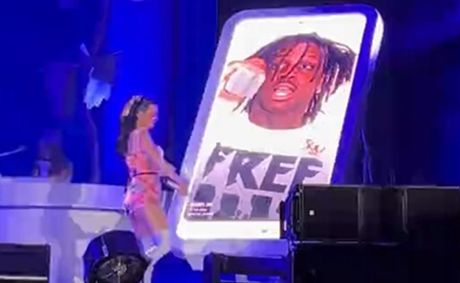 Katy Perry’s giant phone prop declares ‘It’s a Match!’ with Chief Keef during concert [VIDEO]