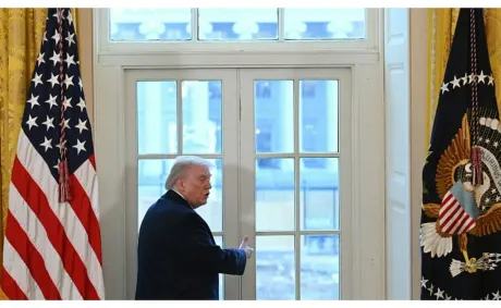 ‘What the Hell ?’: Trump’s Awkward Slap of Teen Boy’s Thigh Quickly Overshadows His Attack on ‘Disloyal’ Critics of His Massive Ballroom