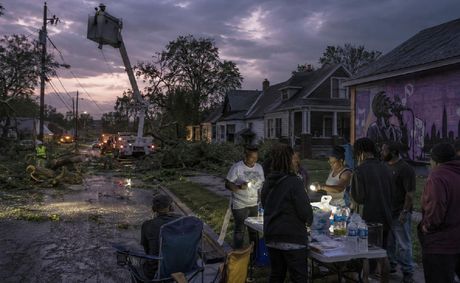 Gary Goes 12 Days Without Power and Some Are Mad at the Jacksons — Except Janet