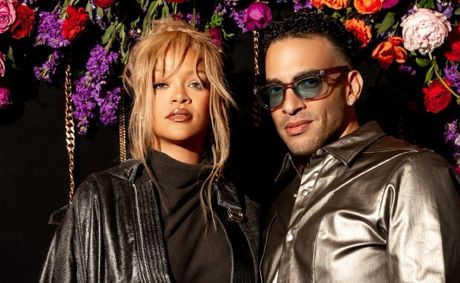 SEE: Rihanna Sends Jason Lee a MASSIVE Birthday Bouquet, and The Internet Is Asking, ‘What Does He Have on Her?’