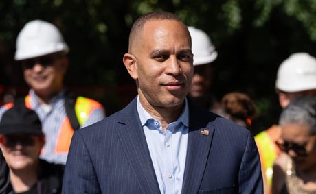 Hakeem Jeffries defends secret Trump envoy Kushner meeting