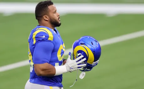 Aaron Donald Ends Retirement, Signs With Rams