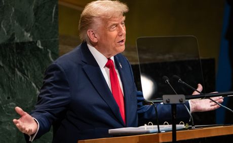 Trump, hoping to salvage midterms, makes a dubious pledge to give every US adult $5,000 if GOP wins