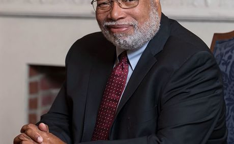 Bass praises Lonnie Bunch, outgoing head of the Smithsonian Institution