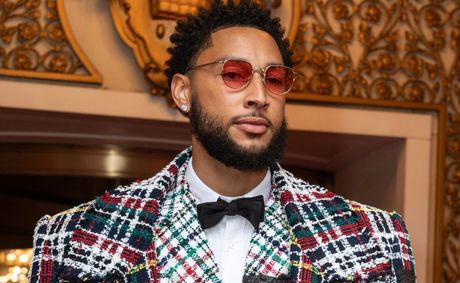 Ben Simmons stirs jokes about baggage he brings to Sacramento