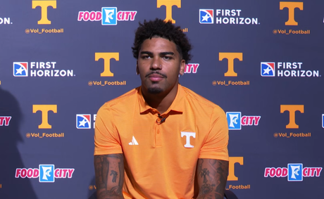 Tennessee tight end Ethan Davis out for season with ACL
