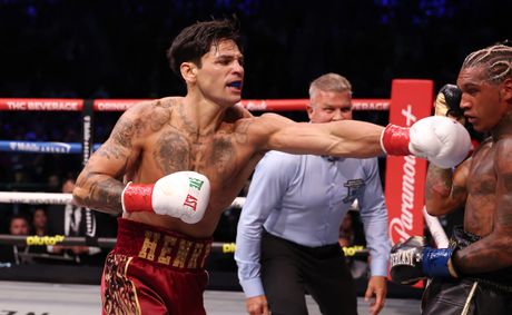 Garcia earns TKO win over&nbsp;Benn&nbsp;in&nbsp;welterweight title&nbsp;match