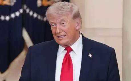 ‘He Looks Horrible’: Trump’s Suit Sparks Brutal Jokes About His ‘Slouchy’ Appearance as Viewers Spot One Detail His Tailor ‘Forgot’ to Hide