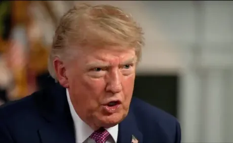 ‘He’s So Delusional’: Trump’s Helipad Remarks Go Left After He Threatens the Crowd and Starts Cursing — Leaving Onlookers Stunned