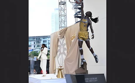 Lisa Leslie Becomes the Sparks’ First Immortalized Star