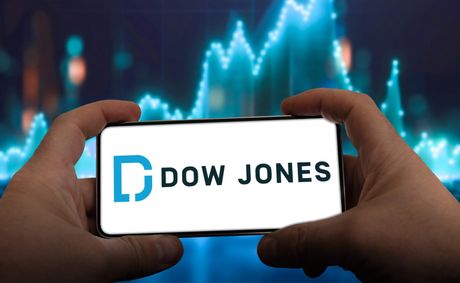 Dow climbs 478 points as oil slides on Hormuz hopes