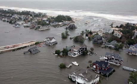 Nor’easter unleashes 74 mph gusts, mass flight delays