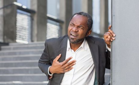 Heart attack signs. 5 clues your body is sending you