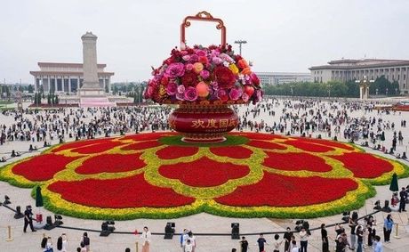 National Day Floral Displays in Festive Beijing Tell Tough Past, Promising Future