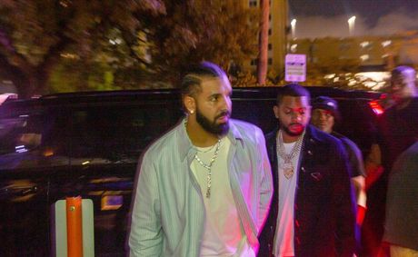 Drake Denies Being A Professional Trick With Eloquent Explanation