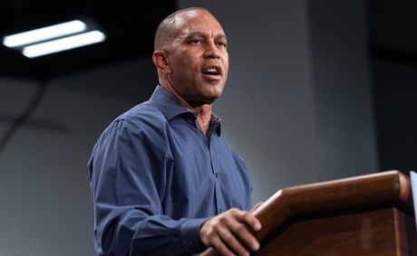 Hakeem Jeffries vows a triumphant Democratic House comeback