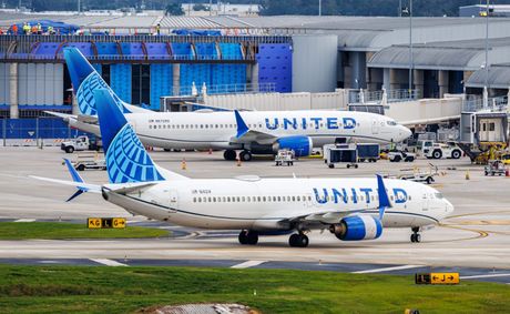 United Airlines Dulles Rome flight canceled, fliers stuck