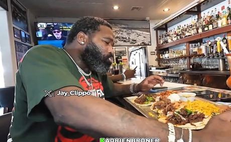 Adrien Broner leaves full plate nearly untouched on bar livestream as fears over his drinking grow [VIDEO]