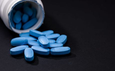 Is it safe to drink alcohol while taking Viagra?