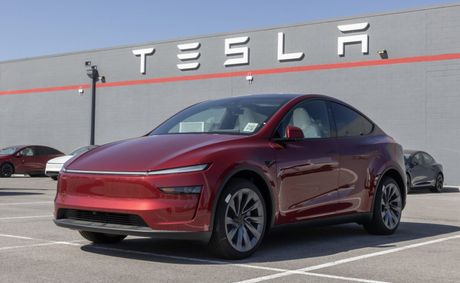 Tesla Roadster launch tonight: Will Elon Musk’s flying car actually lift off?