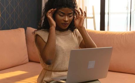 Why Every Desk Worker Should Know The 20-20-20 Eye Strain Rule
