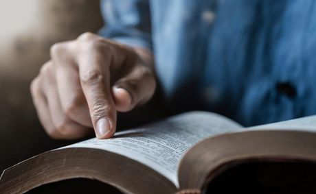 5 powerful Bible verses to pray when your heart is hurting