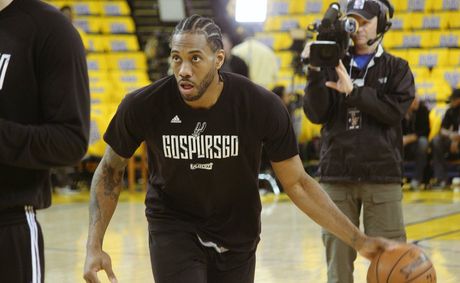 Kawhi Leonard’s Toronto homecoming hits a painful early snag
