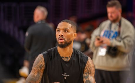 Lillard, Blazers Beat Lakers 136-129 to Remain Undefeated