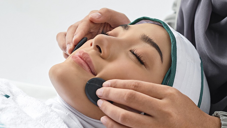 Hayyu Syar'i Lagi Jerawatan Tapi Pengen di-Massage Pas Facial, Boleh Gak Ya?