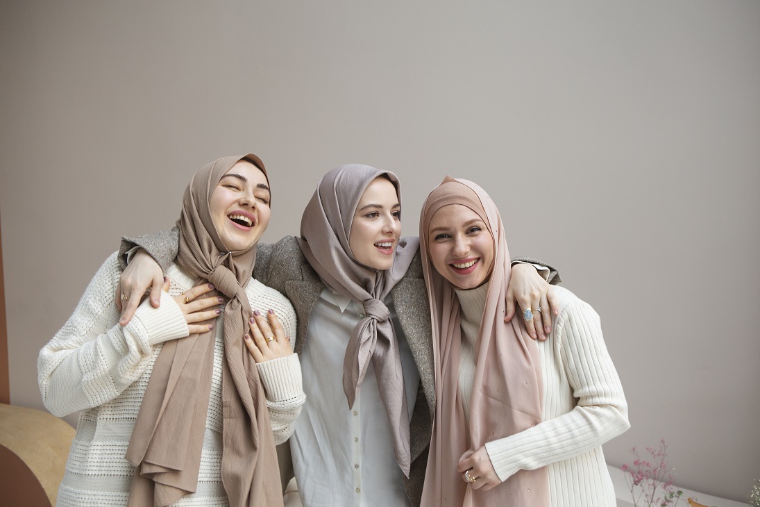 Hayyu Syar'i 10 OOTD Ngantor Tetap Fashionable dengan Hijab