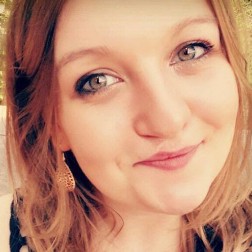 Stehe als Babysitter in 33615 Bielefeld zur Verfügung.