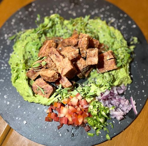 GUACAMOLE CON CHICHARRON.jpg