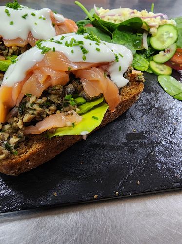 Toast de salmón y Jocoque(1)-min.jpg