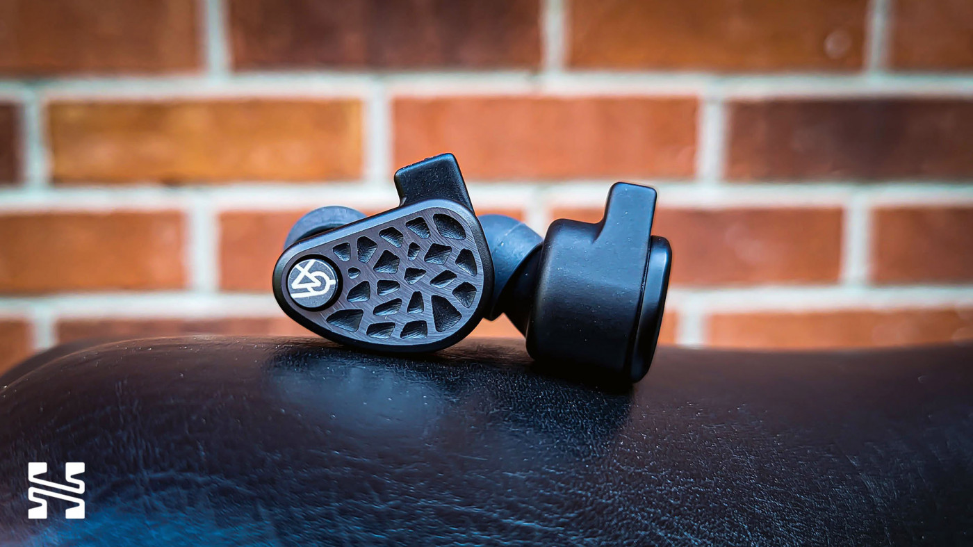 64 Audio Buyer's Guide headphones.com