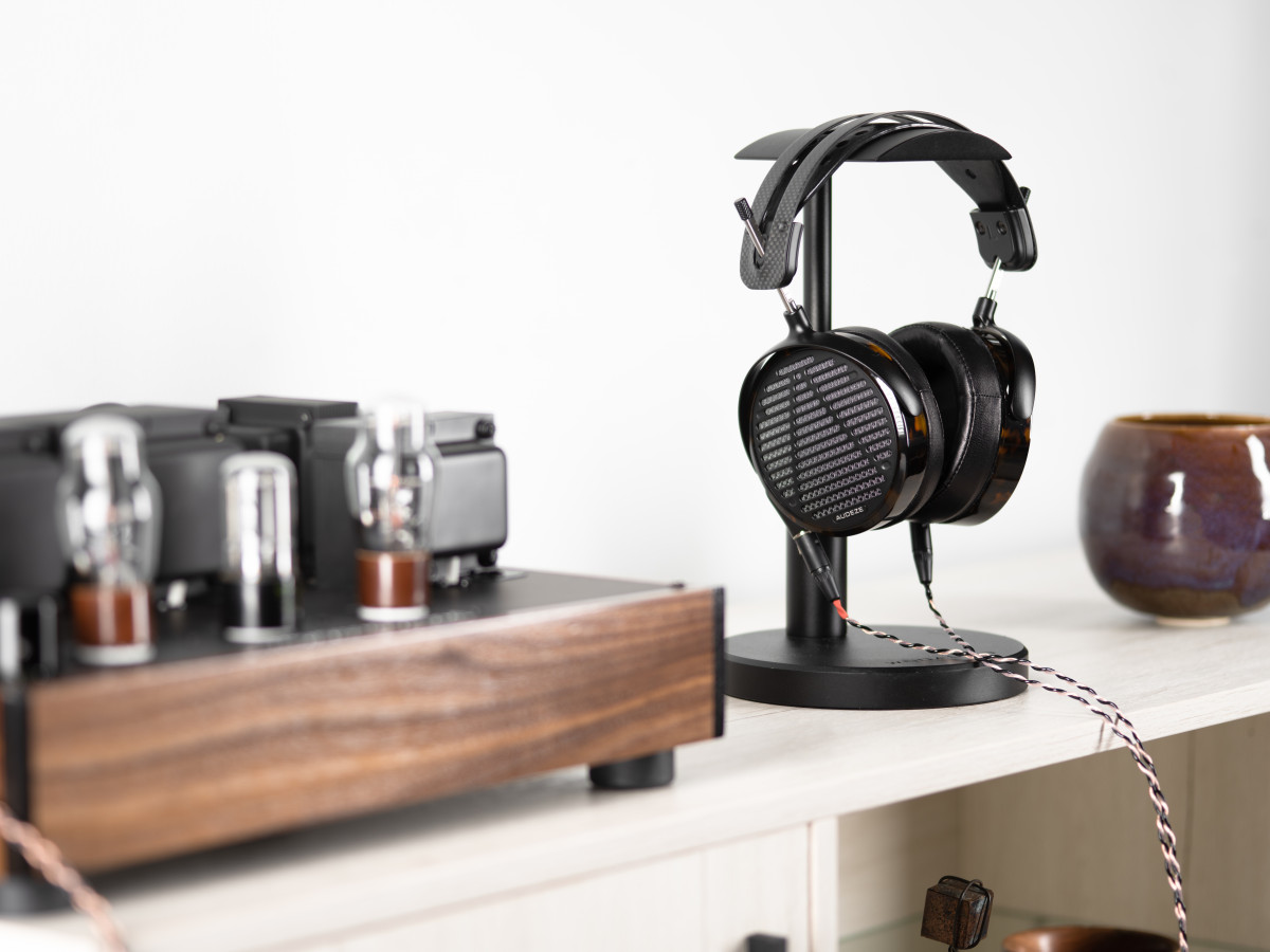 Audeze LCD-5 with Ampsandsound amp